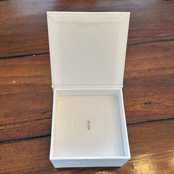 Mejuri: Cartilage Diamond Mini Hoop - Picture 4 of 5